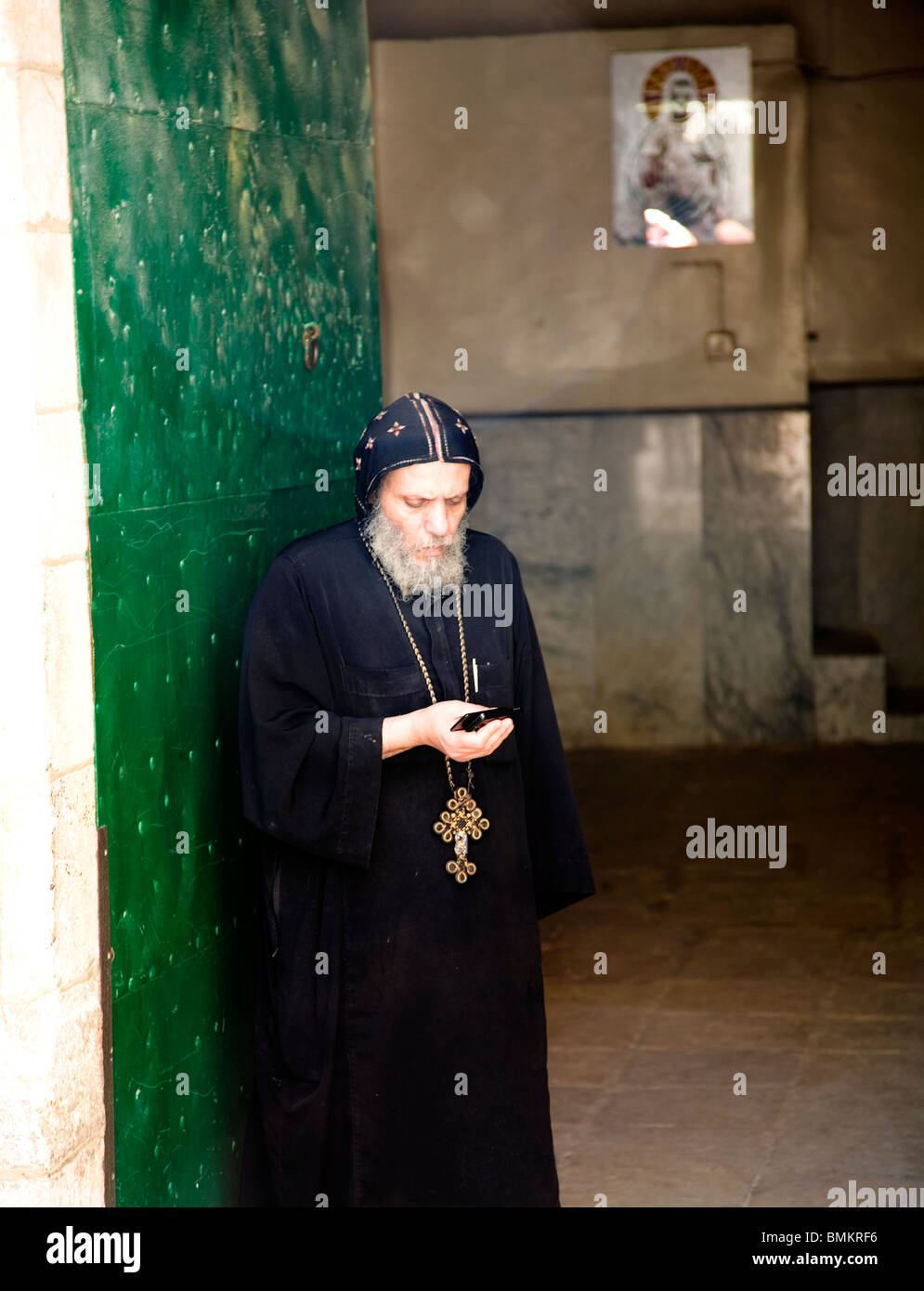 Ägyptischen koptisch-orthodoxen Priester in Jerusalem Stockfoto