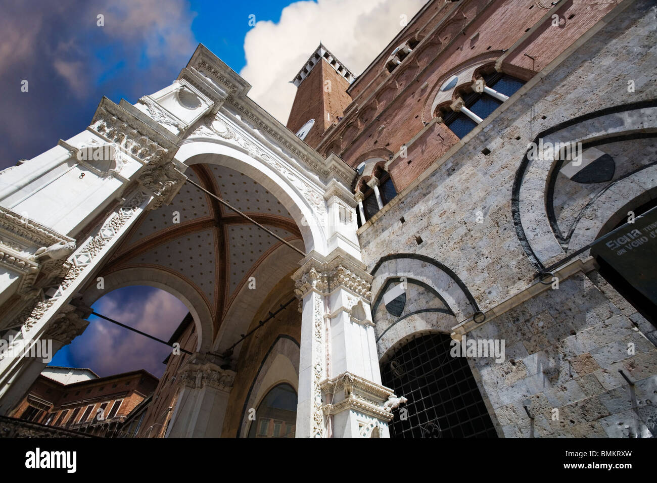 Campanile oder Sienna Tower Ansicht in Piazza del Campo, oder Il Palio, dem Hauptplatz, Siena, Italien Stockfoto