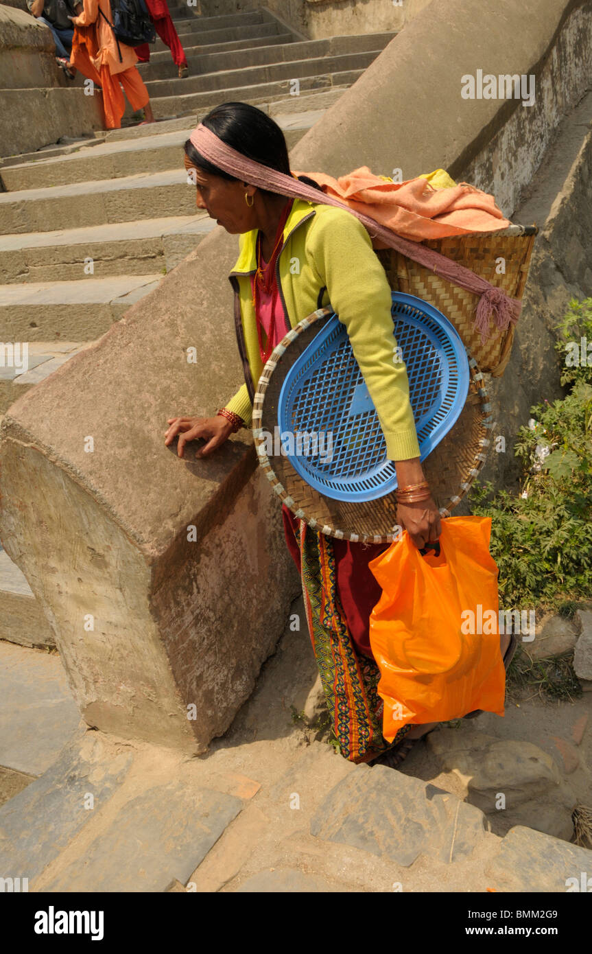 Waschen Sie Tag am Schrein in der Nähe von Pashupatinath Tempel, Heiligen Bagmati-Fluss, Kathmandu, nepal Stockfoto