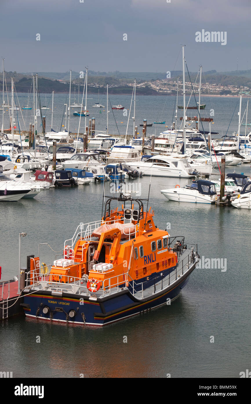 Hafen von Brixham, Devon, England, UK, Torbay Rettungsboot in der Marina festgemacht Stockfoto