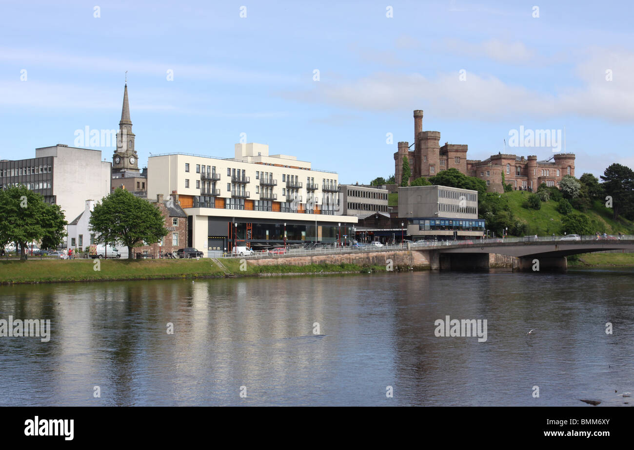Inverness Stadtbild durch Fluss Ness Schottland juni 2010 Stockfoto