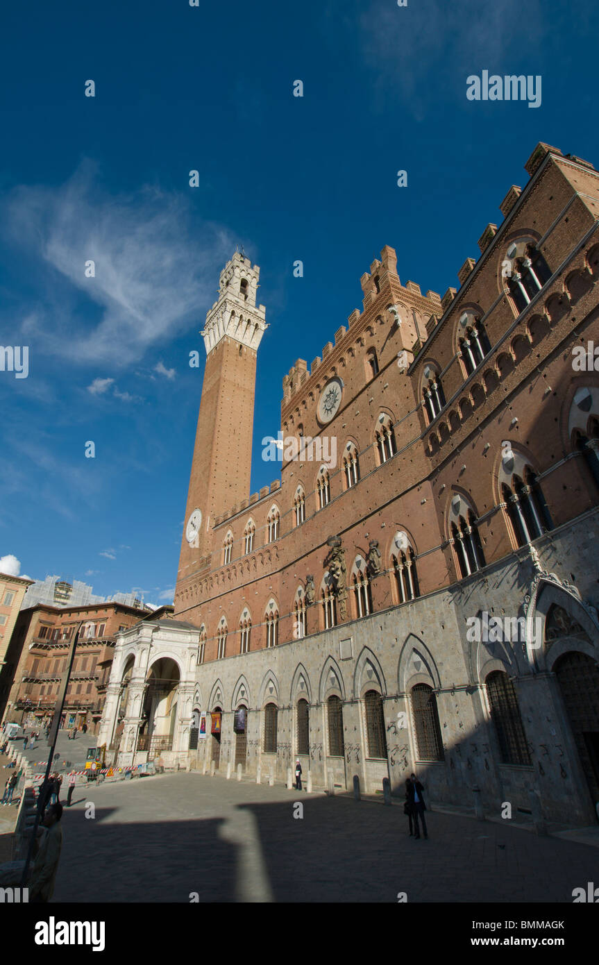 Palazzo Publico & Piazza del Campo in Siena, Torre del Mangia, Toskana, Italien Stockfoto