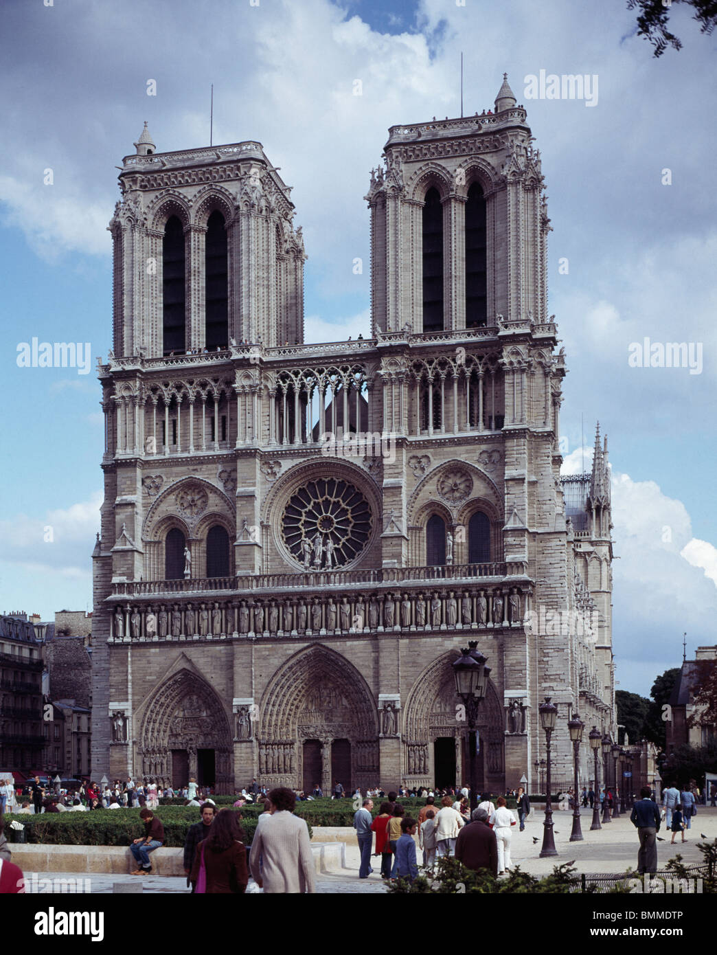 Notre-Dame, Paris, Frankreich. Westfassade. Foto 1977. Französische gotische Kathedrale. Stockfoto