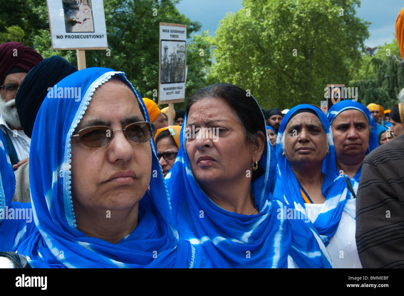 Sikh-Frauen am Rallye über 1984 Massaker in Indien anrufen für einen unabhängigen Sikh-Staat Khalistan. London, UK. 13.06.2010 Stockfoto