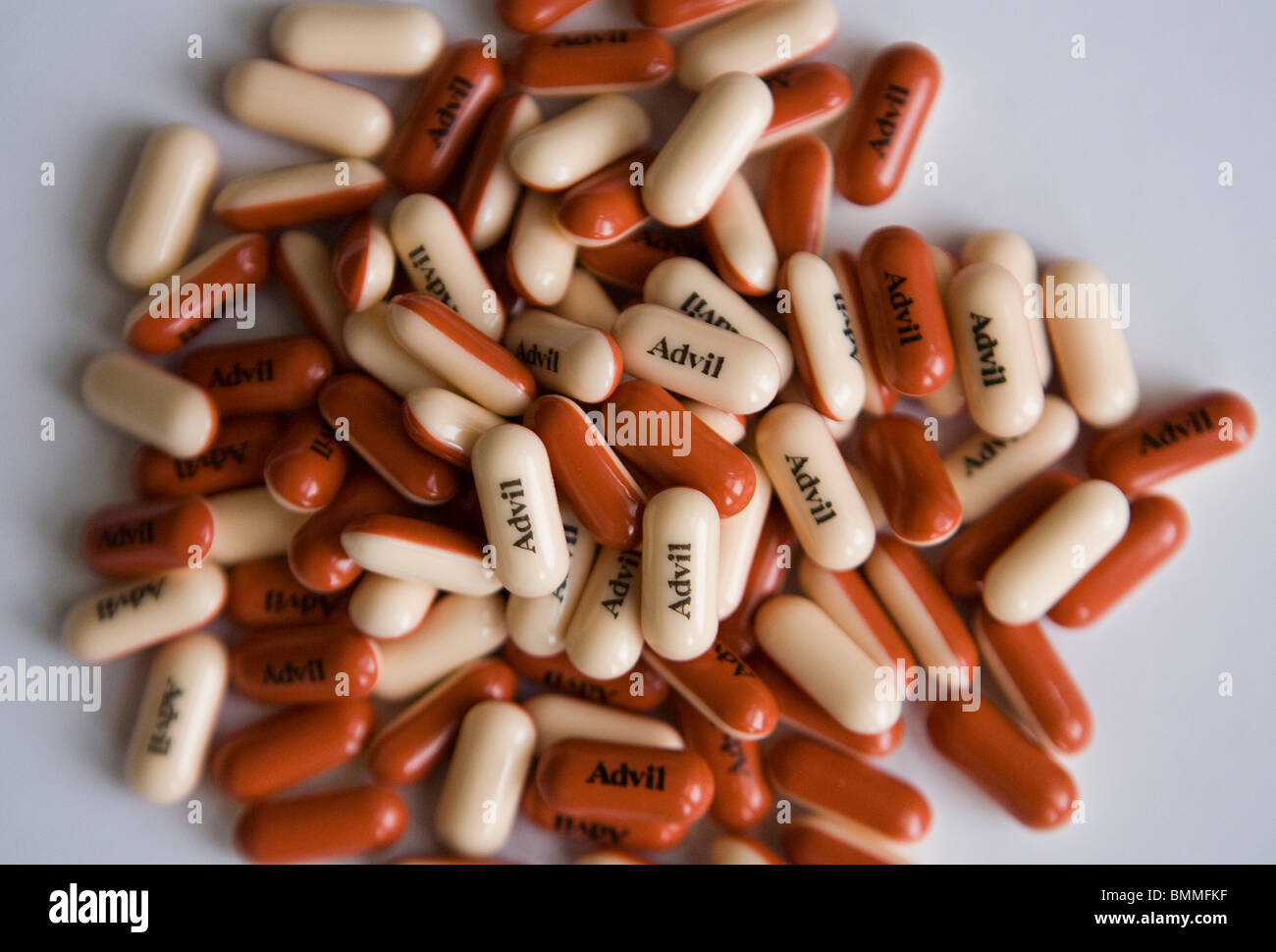 Ibuprofen-Verpackung und Pillen. Stockfoto