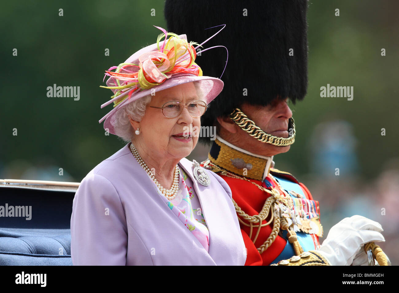 HM The Queen und seine königliche Hoheit der Herzog von Edinburgh Prinz Phillip, an die Trooping die Farbe (Amtlicher Geburtstag der Königin Elizabeth II). Stockfoto