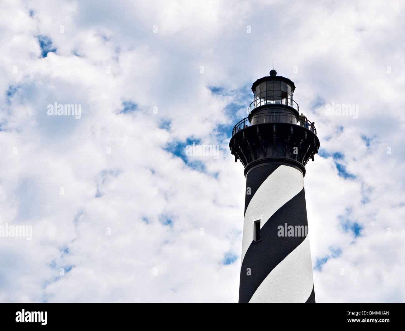 Die ikonischen schwarz-weiß-Wirbel von Cape Hatteras Lighthouse warnt vor Gefahren vor der Küste auf dem "Friedhof des Atlantiks." Stockfoto