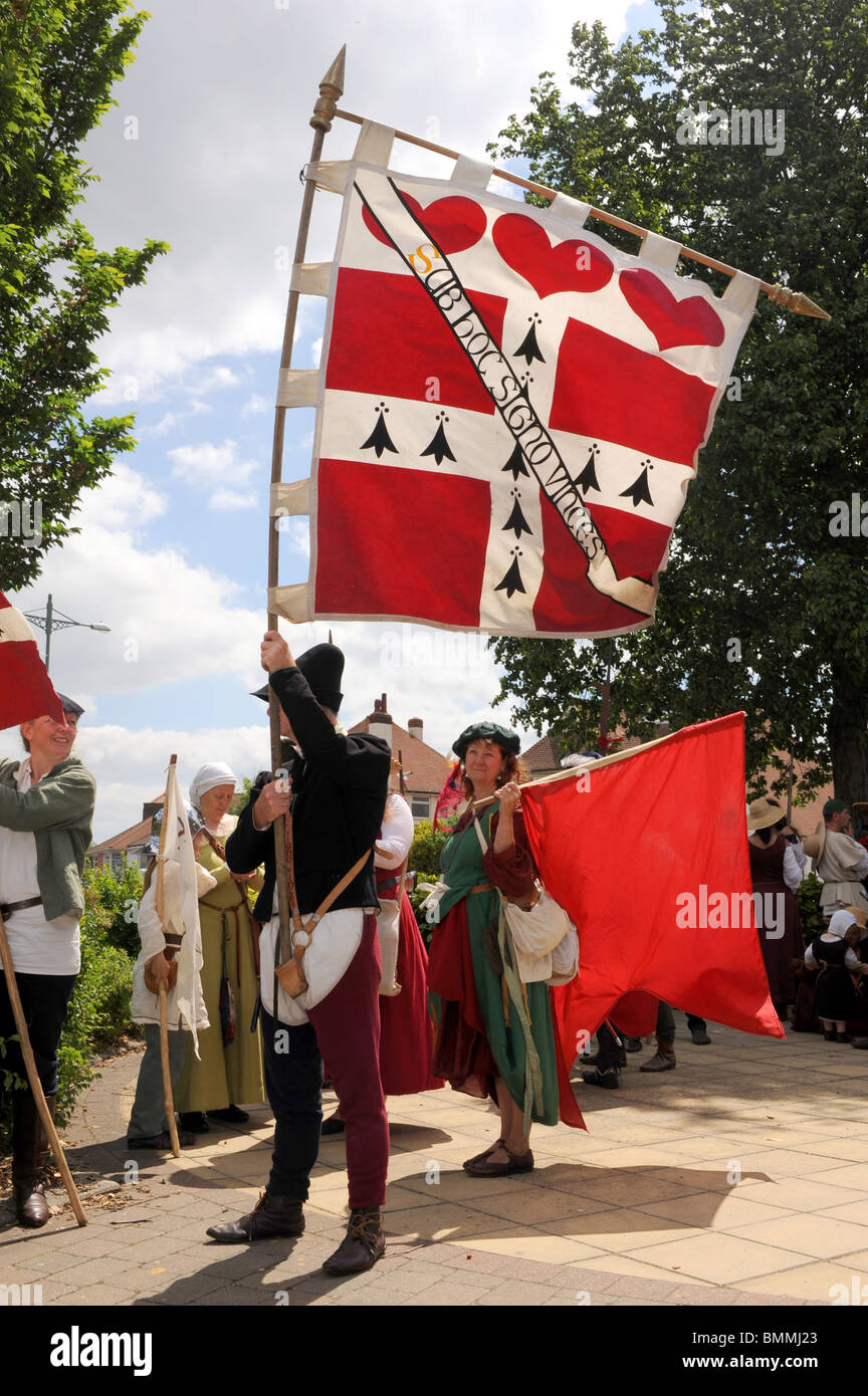 Mitglied der freien Gesellschaft Re-Enactment Society in Brighton und Hove in mittelalterlichen Kostümen gekleidet Stockfoto Mitglied der freien Gesellschaft Re-Enactment Society in Brighton und Hove in mittelalterlichen Kostümen gekleidet Stockfoto