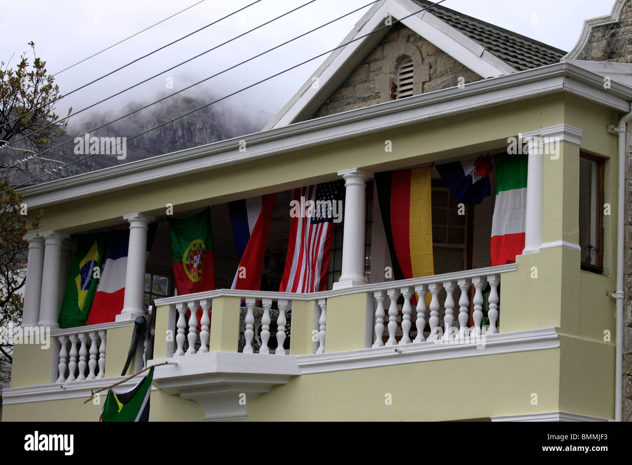 Flaggen home Dekoration in oranjezicht, Cape Town feiern FIFA WM 2010, Südafrika. Stockfoto