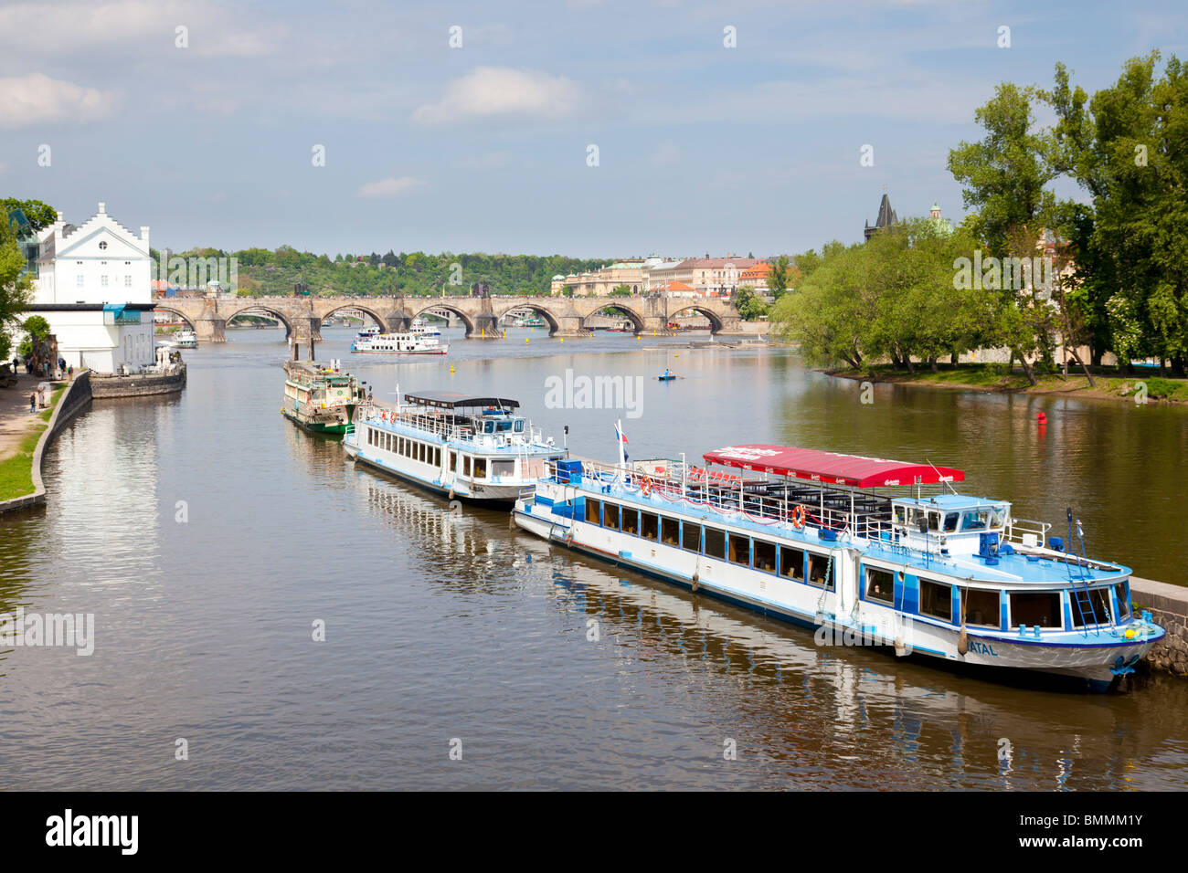 Blick auf die Moldau von den meisten Legii Brücke, Prag, Tschechische Republik Stockfoto