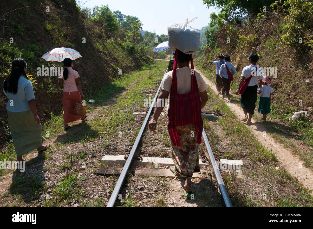Myanmar. Burma. Shan-Staat. Bahngleise in der Nähe von Mindayk Bahnhof Stockfoto