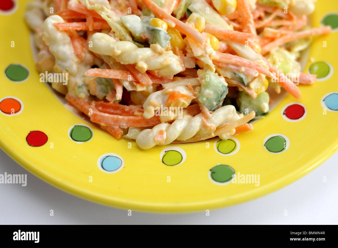 Käse und Pasta-Salat Stockfoto