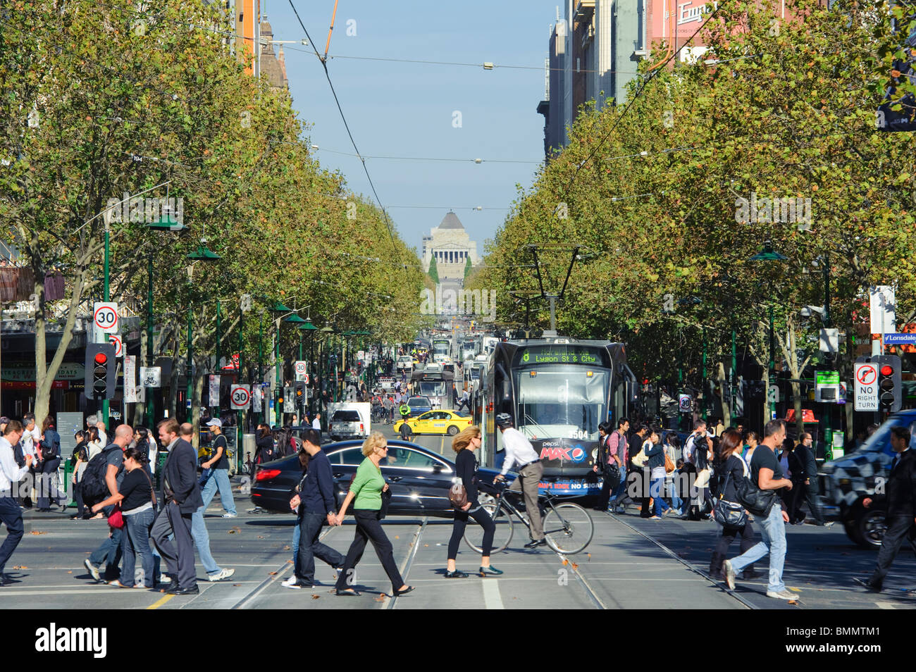 Swanston Street und der Schrein der Erinnerung Stockfoto