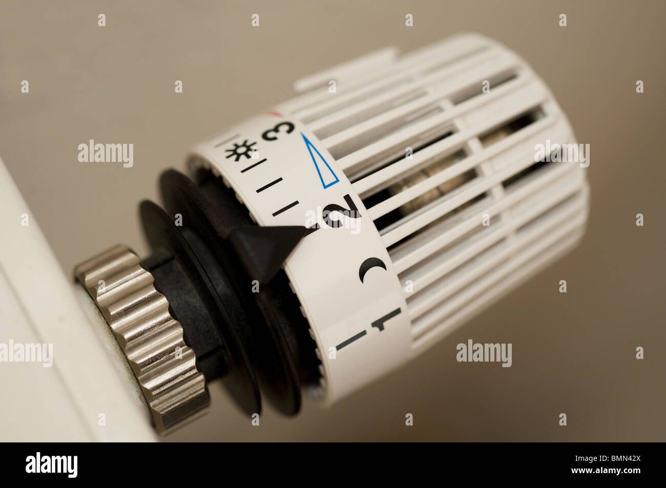 Heizkörper-Regler auf Platz 2 (niedrig) Stockfoto