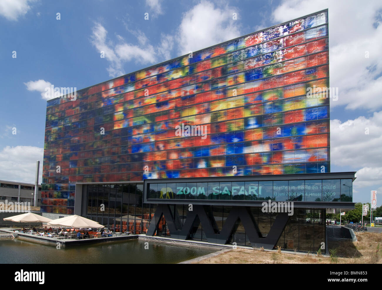 Nederlands Instituut Voor Beeld En Geluid Hilversum Mediapark Architektur moderne bunte Jaap Drupsteen Glas Niederlande Stockfoto