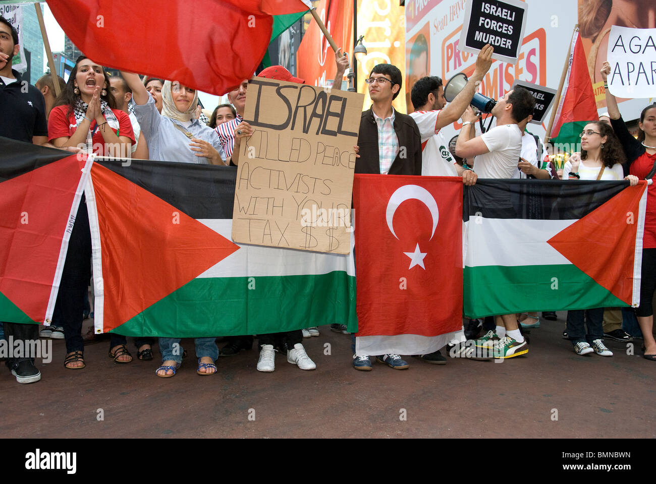 Israelische Spezialeinheiten Schuss tot 9 Menschen an Bord der Gaza-Hilfsflotte (Mavi Marmara), protestieren Dienstag, 1. Juni 2010, New York Stockfoto