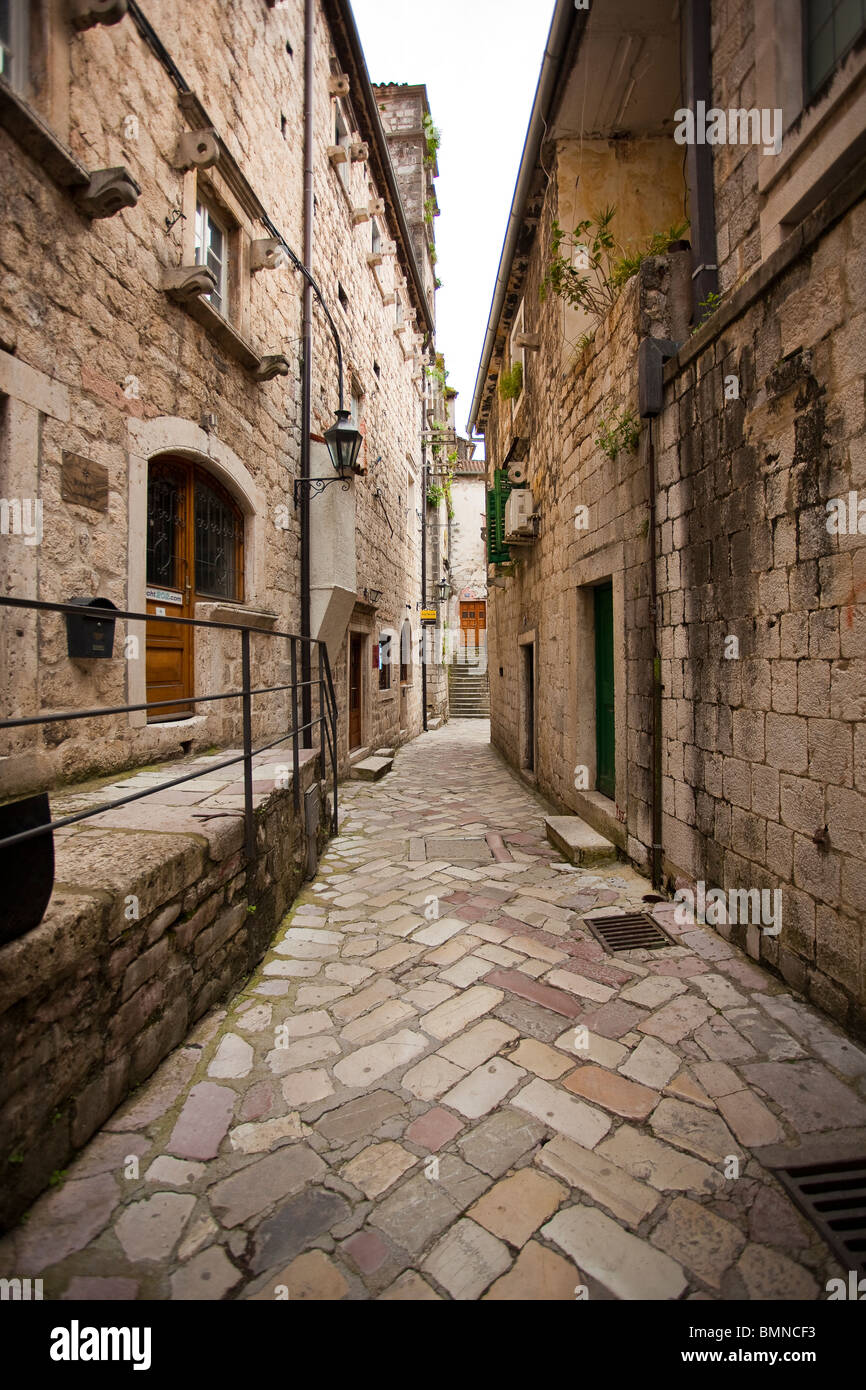 Straße in der Altstadt - Kotor, Montenegro Stockfoto