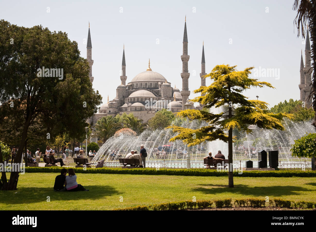 Touristen vor Sultanahmet-Moschee, auch bekannt als die blaue Moschee und Sultan Ahmed Mosque, Istanbul, Türkei Stockfoto