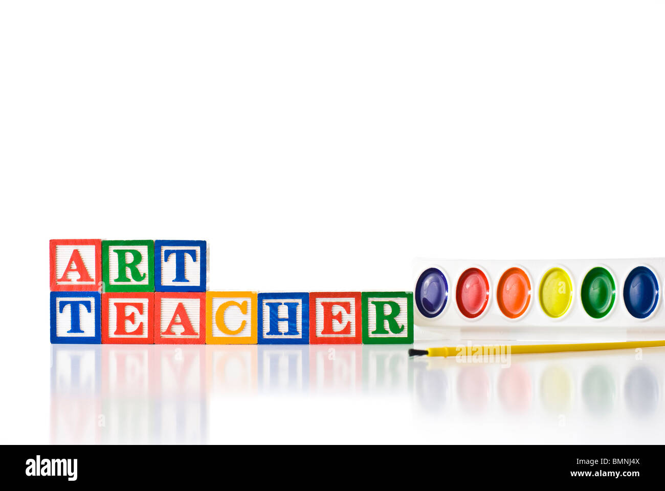 Bunte Kinder-Blöcke Rechtschreibung ART TEACHER mit bunten Farben Stockfoto