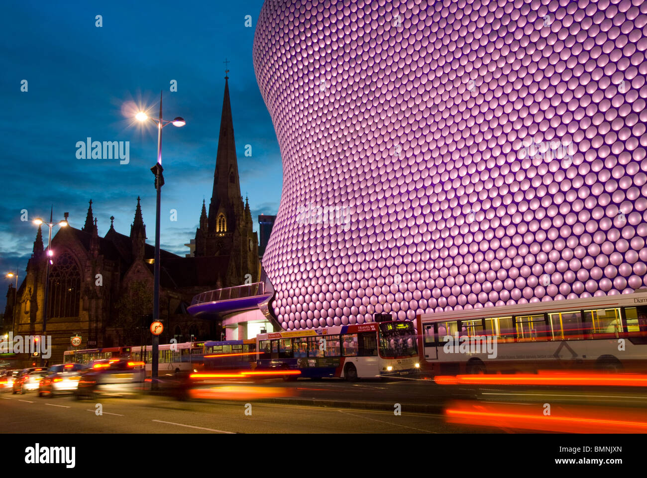 Selfridges und St. Martins Kirche Dämmerung Stockfoto