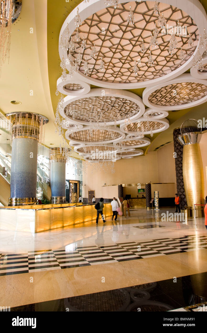 Asien, China, Macau, Gran Lisboa Casino Atrium Eingang Interieur Stockfoto