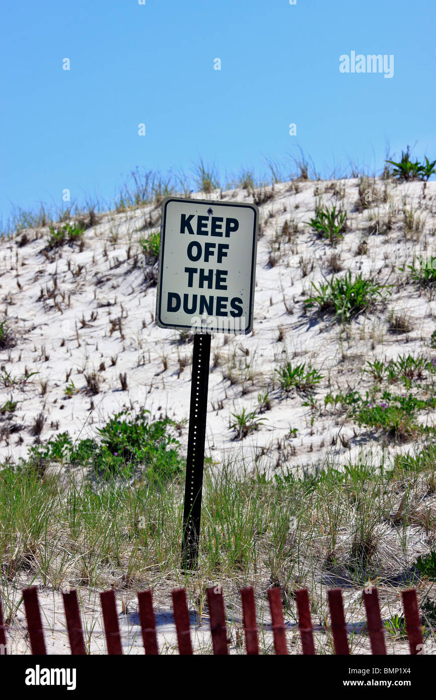 Schild Warnung Menschen zu bleiben weg von den Dünen Strand Long Island NY Stockfoto