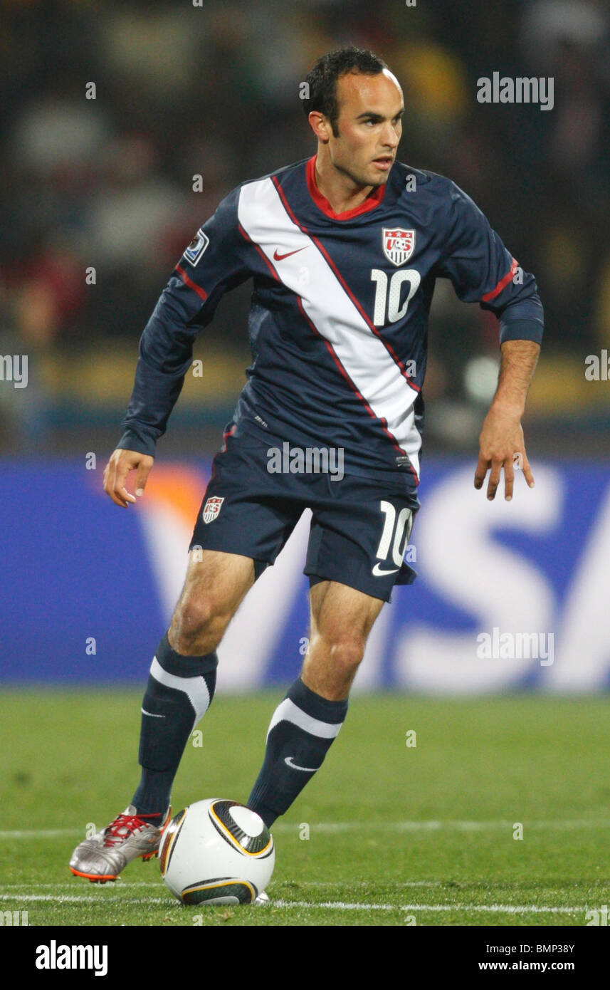 Landon Donovan der Vereinigten Staaten sucht Raum während eines Fußballspiels 2010 FIFA World Cup gegen England 12. Juni 2010. Stockfoto