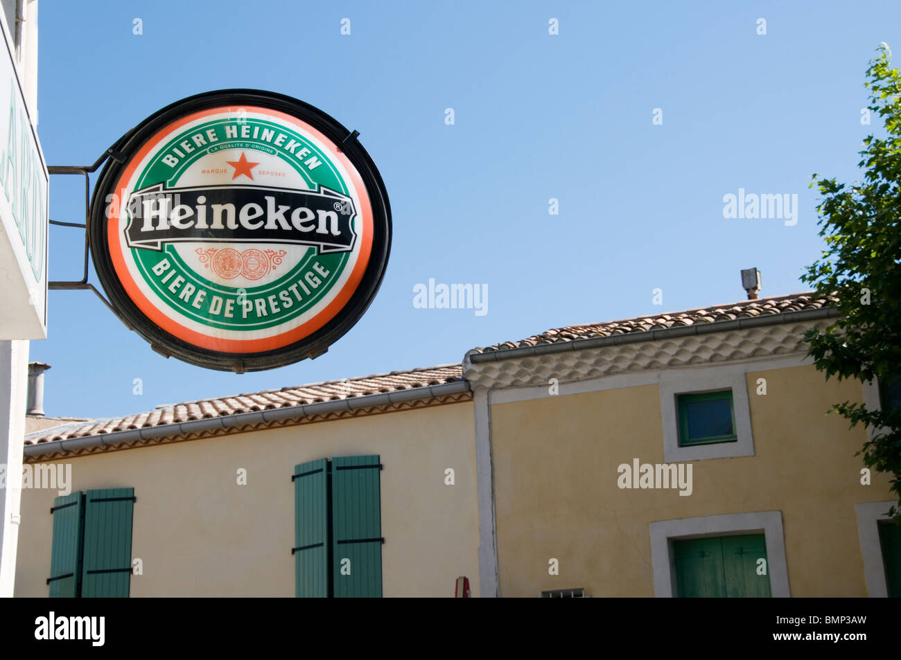 Heineken Bier Schild, einem französischen café Stockfoto