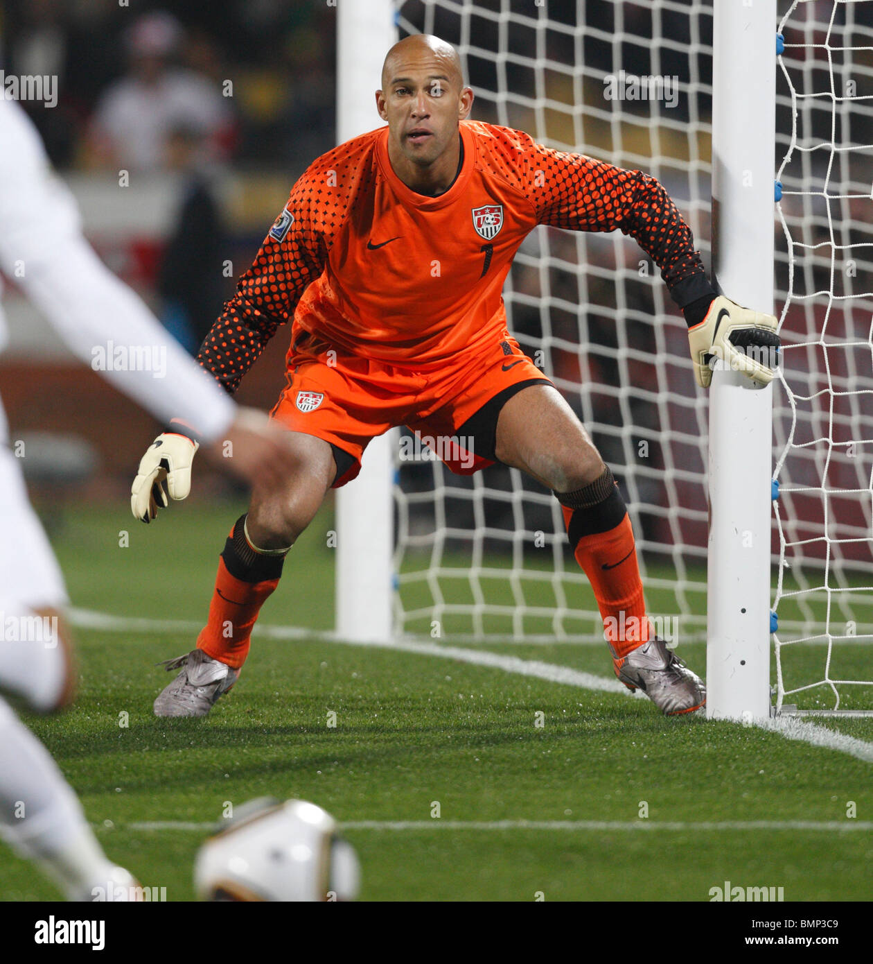 USA-Torhüter Tim Howard in Aktion während eines Fußballspiels 2010 FIFA World Cup-match gegen England 12. Juni 2010. Stockfoto