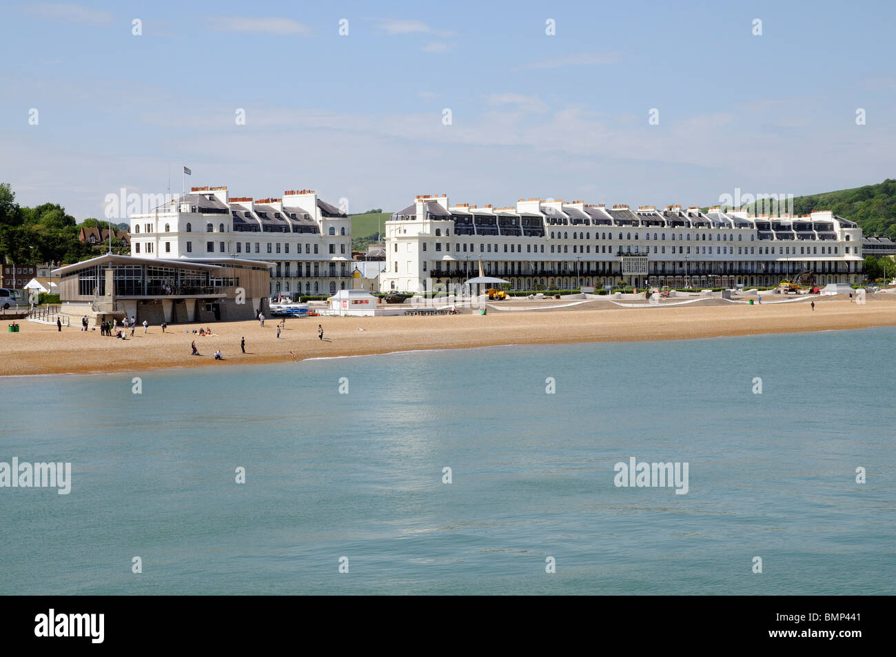 Dover Kent England Meer und weißen gemalten Eigenschaften auf der berühmten Marine Parade Stockfoto