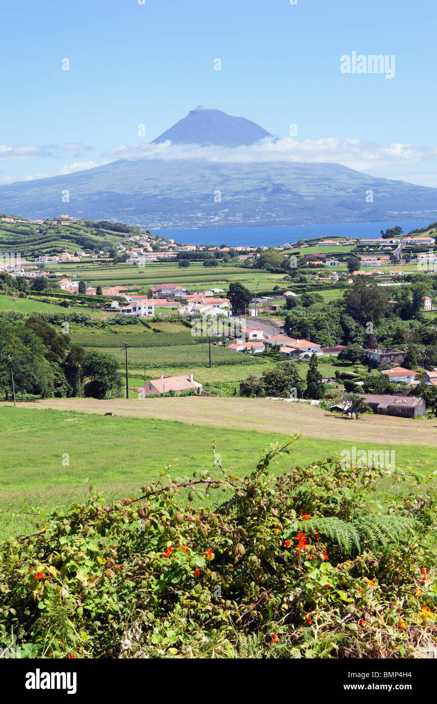 Landschaft von Faial mit Pico Insel im Hintergrund, Azoren, Portugal Stockfoto