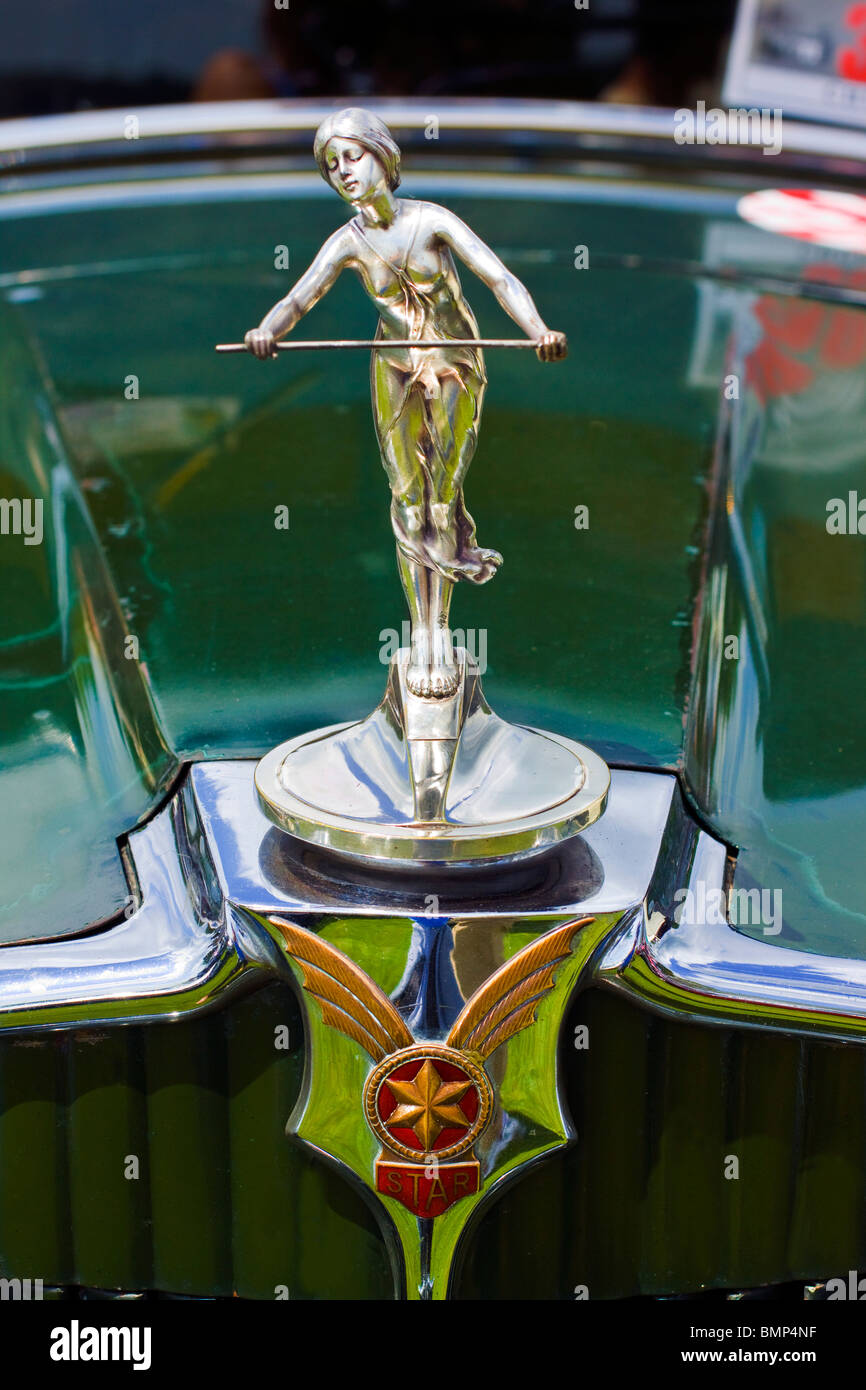 Oldtimer Kühlerfigur einer tanzenden Frau Stockfoto