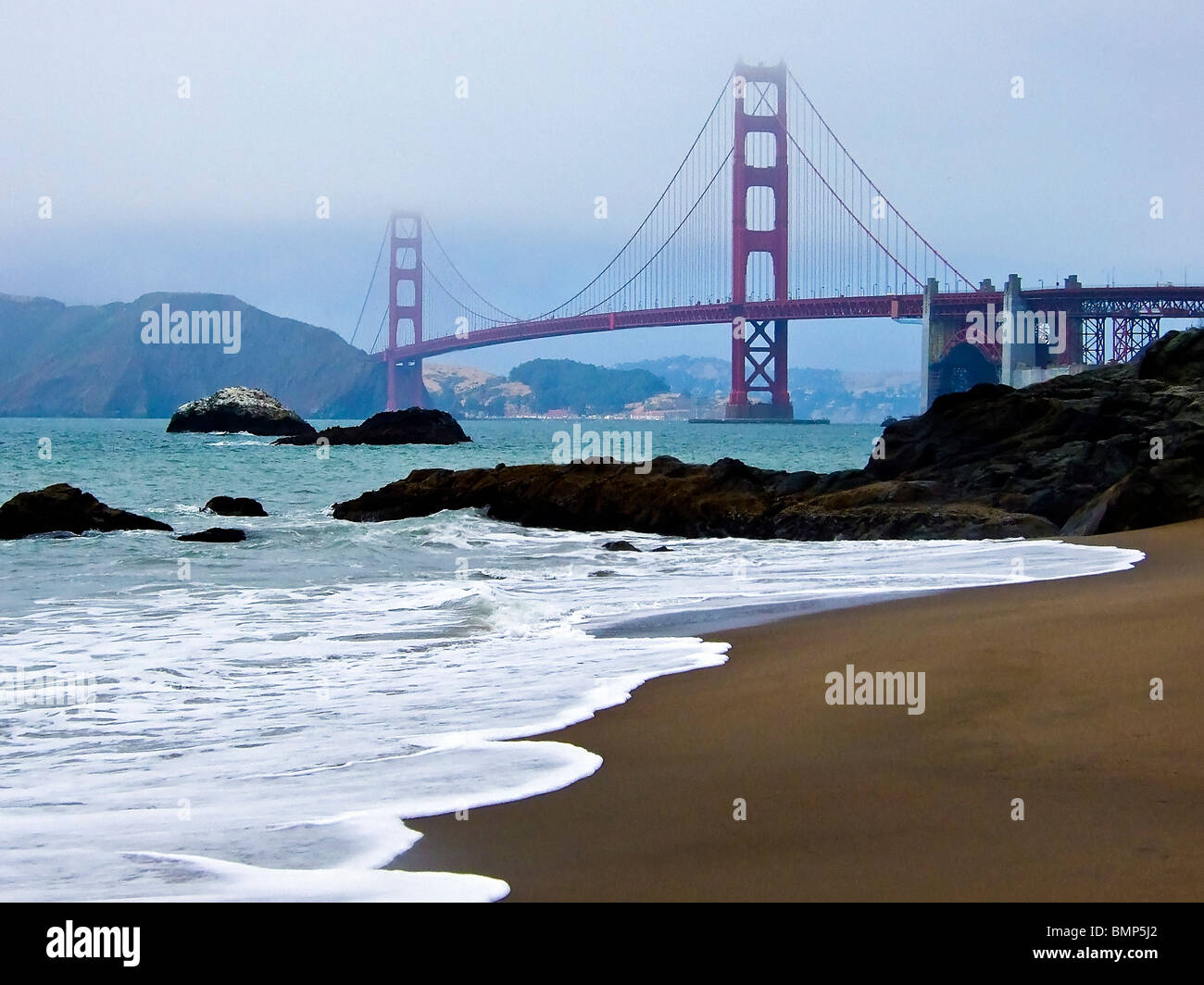 Golden Gate Bridge aus der Ferne, San Francisco, CA Stockfoto