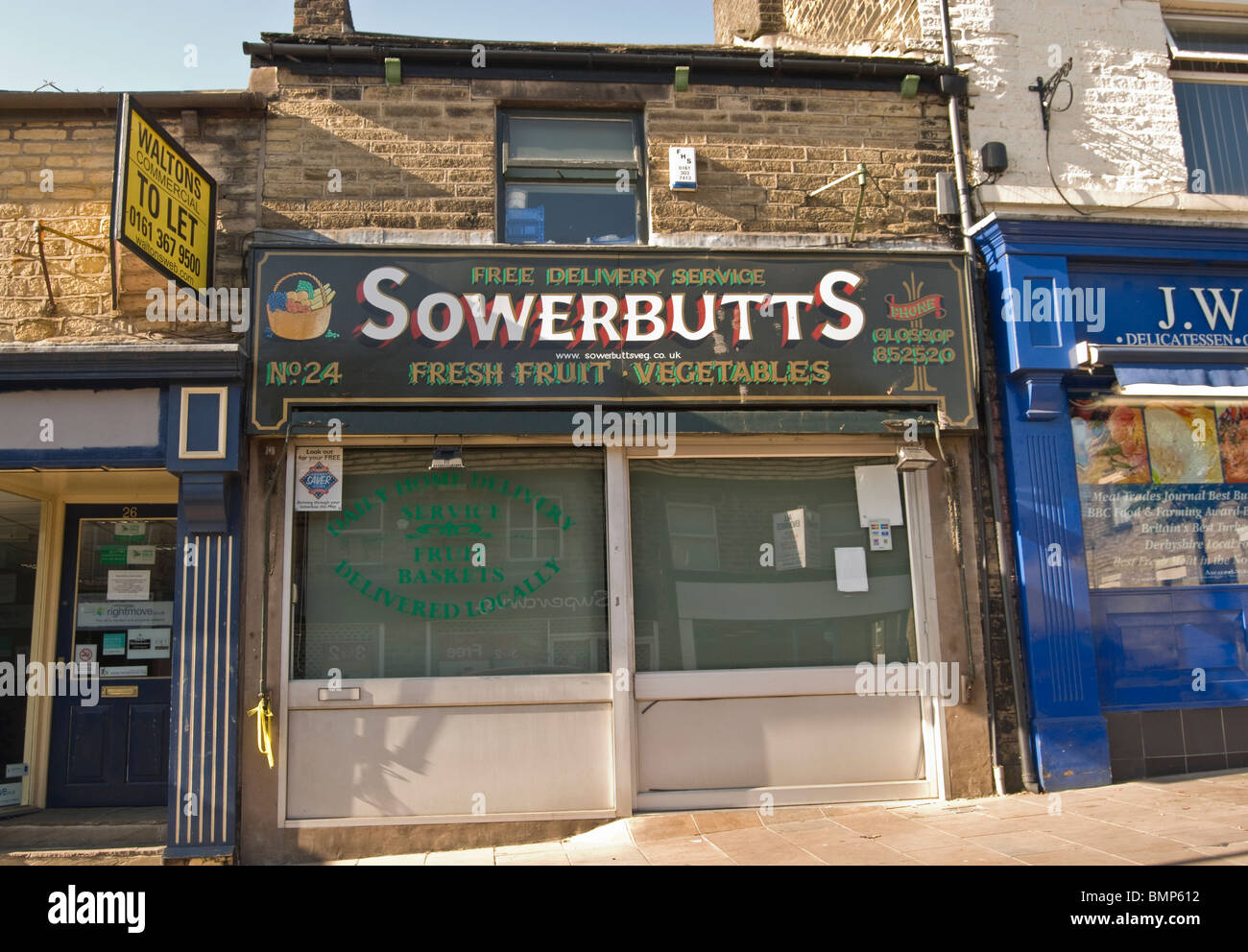 Obst-und Gemüsehändler shop Front im Stadtzentrum Peak District Glossop derbyshire Stockfoto