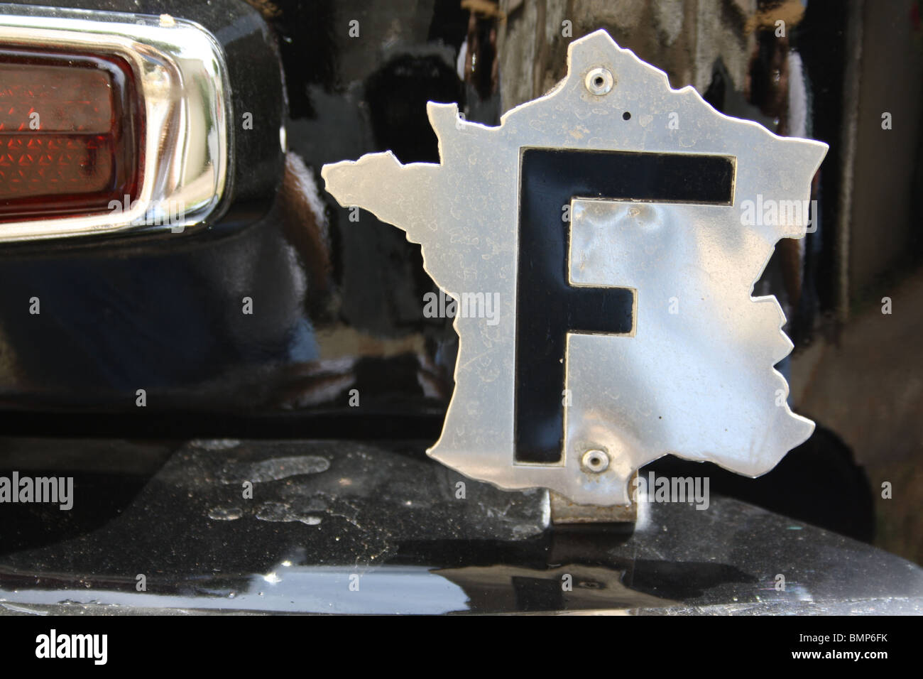 Französisch-International-Kennzeichen in Form eines Sechsecks, die Karte von Frankreich Stockfoto