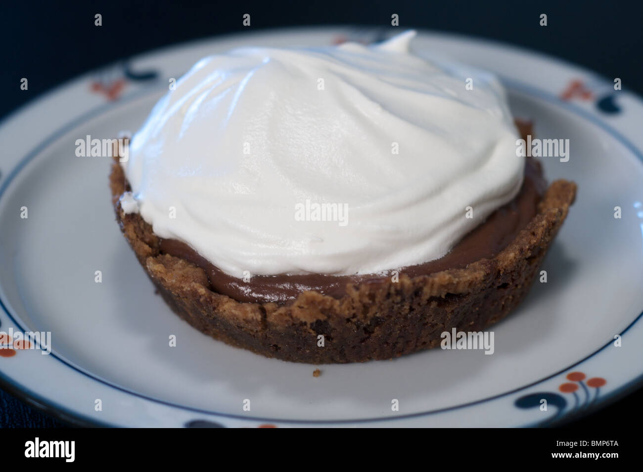 Chocolate Cream Pie im Cookie-Kruste Stockfoto
