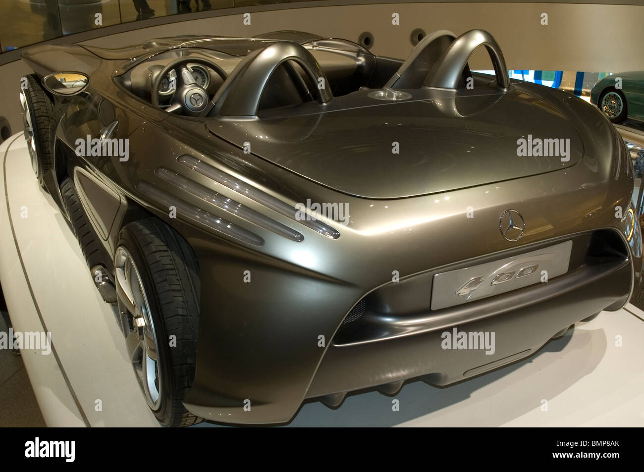 Mercedes-Sportwagen im Mercedes Museum Stuttgart F400 Carving Concept car Stockfoto