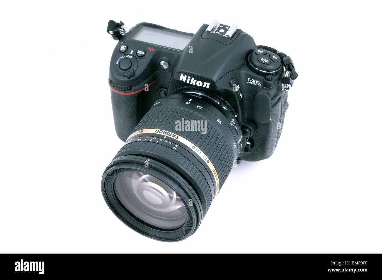 Nikon D300S DSLR Digitalkamera Körper und Tamron SP AF17 - 50mm f/2.8 XR Di-II VC LD asphärische (IF) Objektiv, Ausschnitt auf weiß. Stockfoto