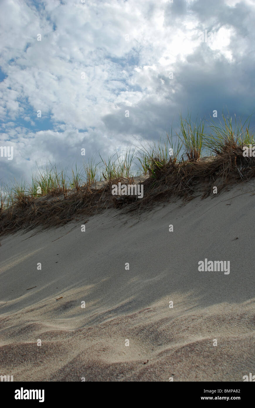 Bewölkter Himmel über Sanddünen Stockfoto