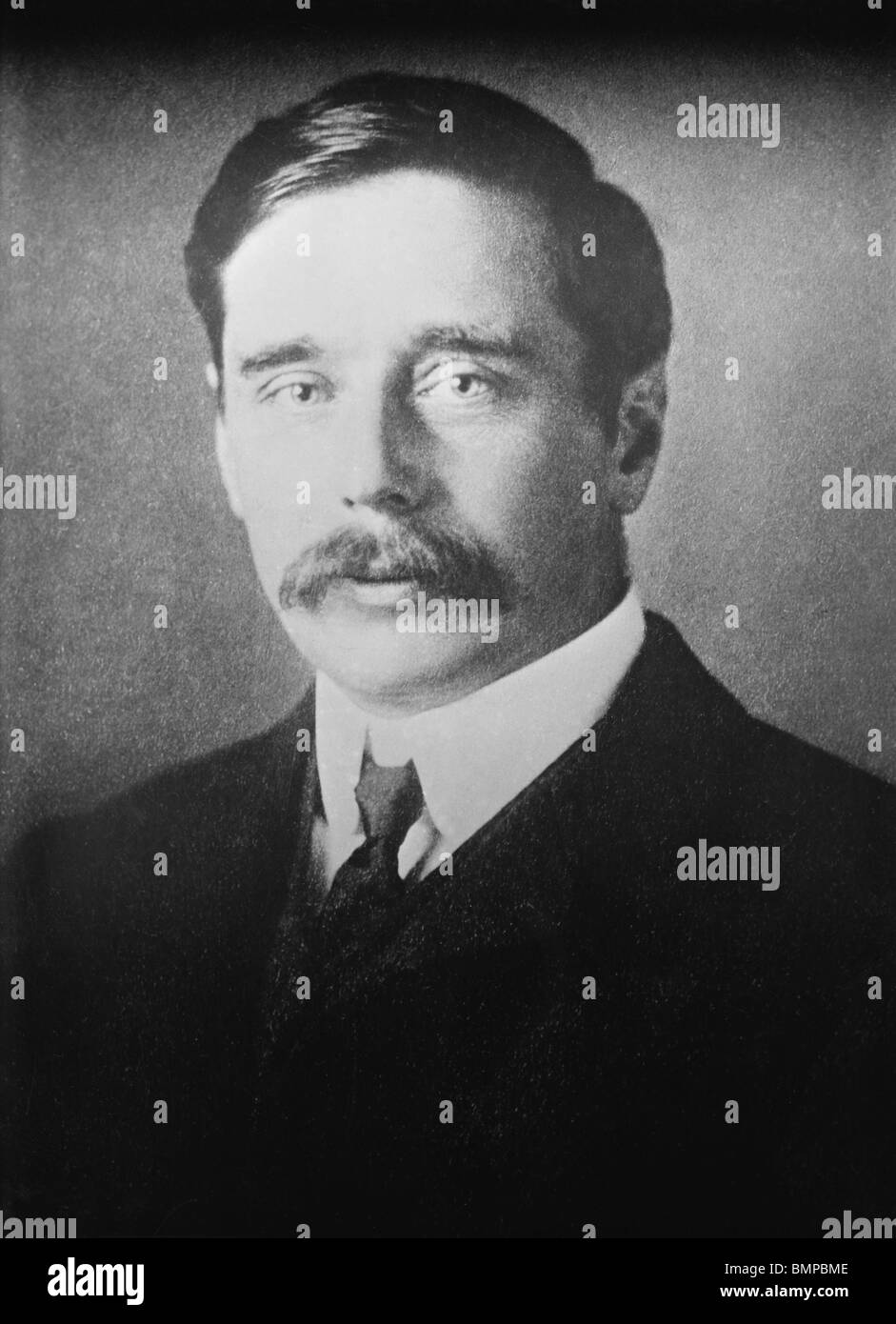 Undatierte Porträtfoto von H G (Herbert George) Brunnen (1866-1946)-Autor von The Time Machine und The War of the Worlds. Stockfoto