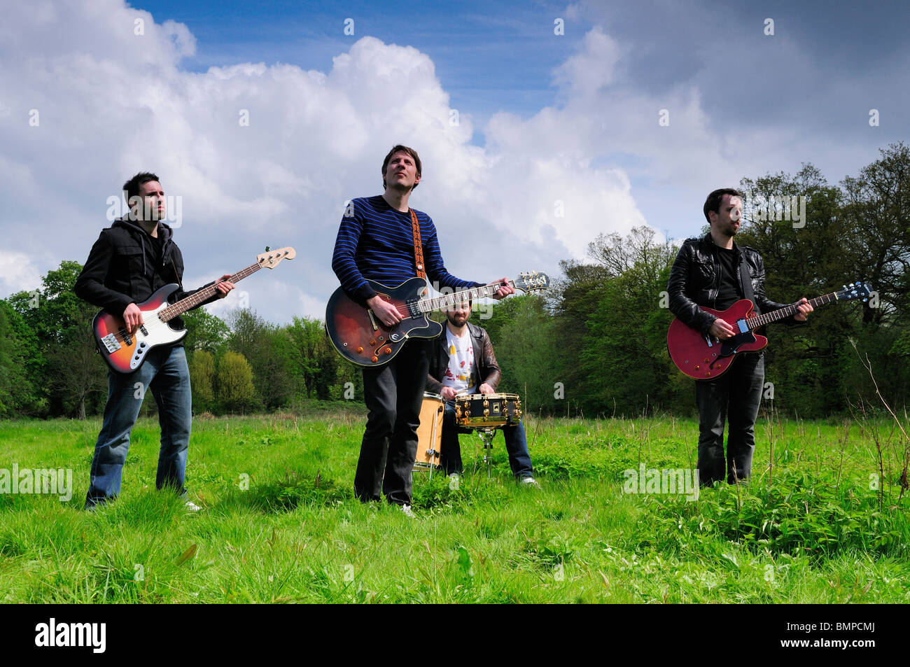 Stehend In Wiese, Whitlingham, Norfolk UK-Rock-Band Stockfoto