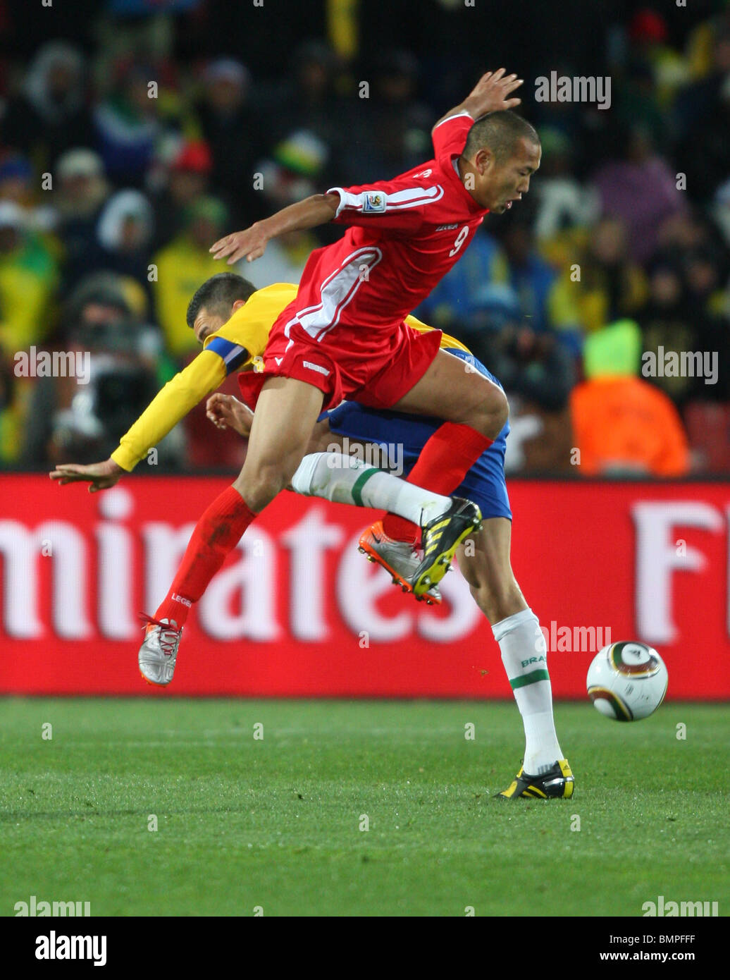 LUCIO & JONG TAE SE Brasilien V KOREA DPR ELLIS PARK JOHANNESBURG Südafrika 15. Juni 2010 Stockfoto