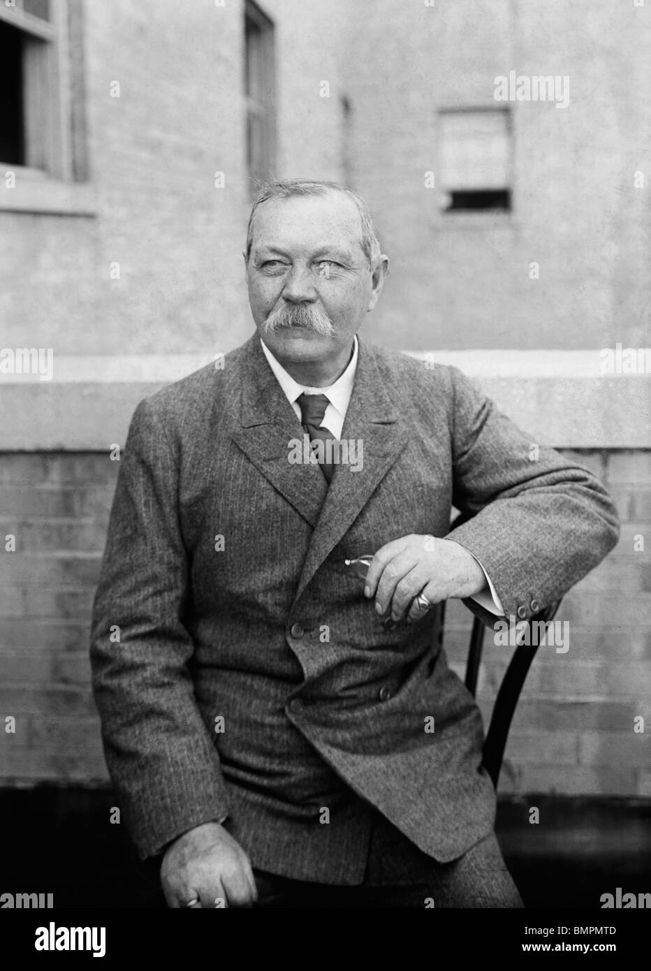 Undatiertes Foto des schottischen Autors Sir Arthur Conan Doyle (1859-1930) - Schöpfer der fiktive Detektiv Sherlock Holmes. Stockfoto