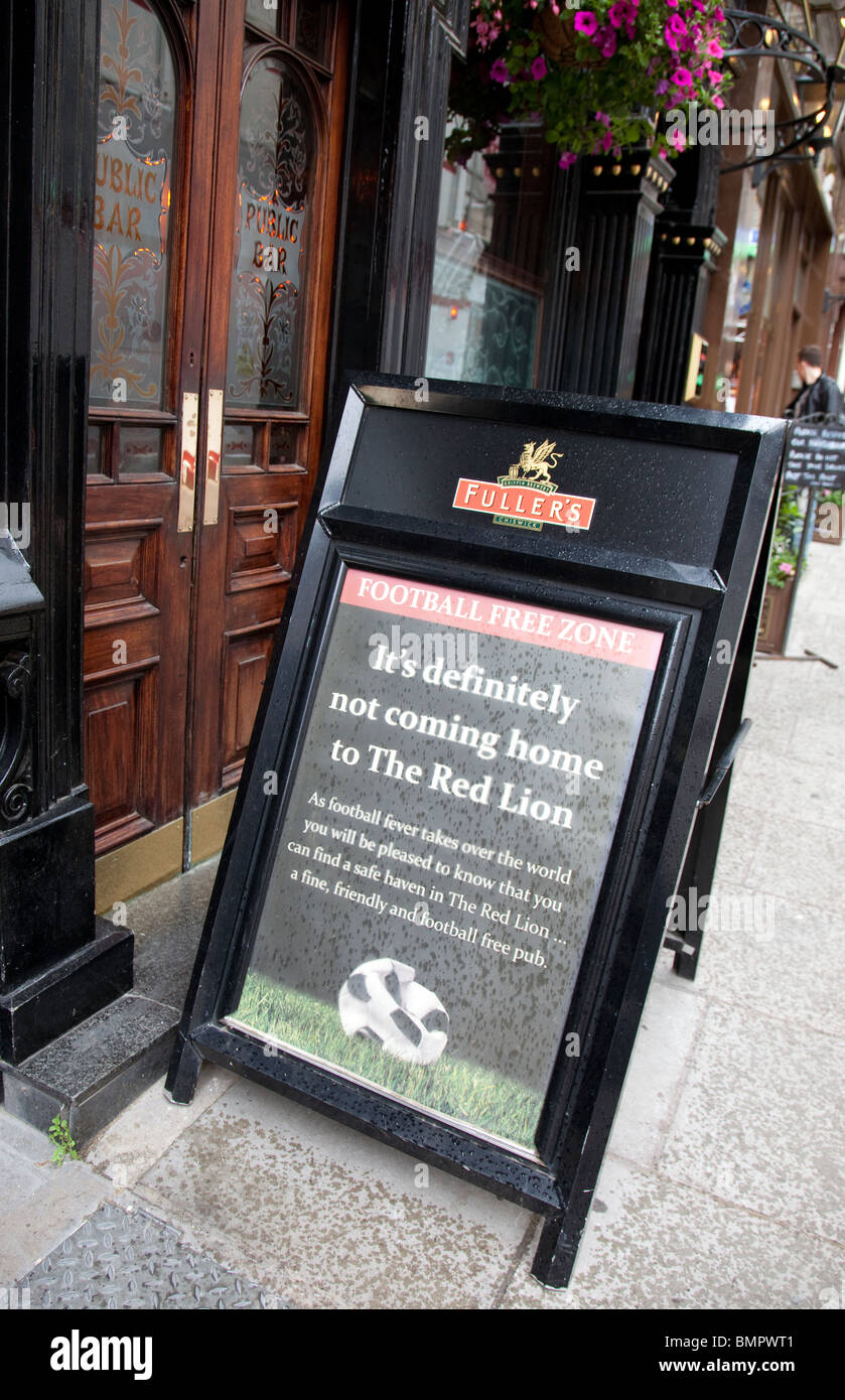 Londoner Pub wirbt Fußball WM-freie zone Stockfoto