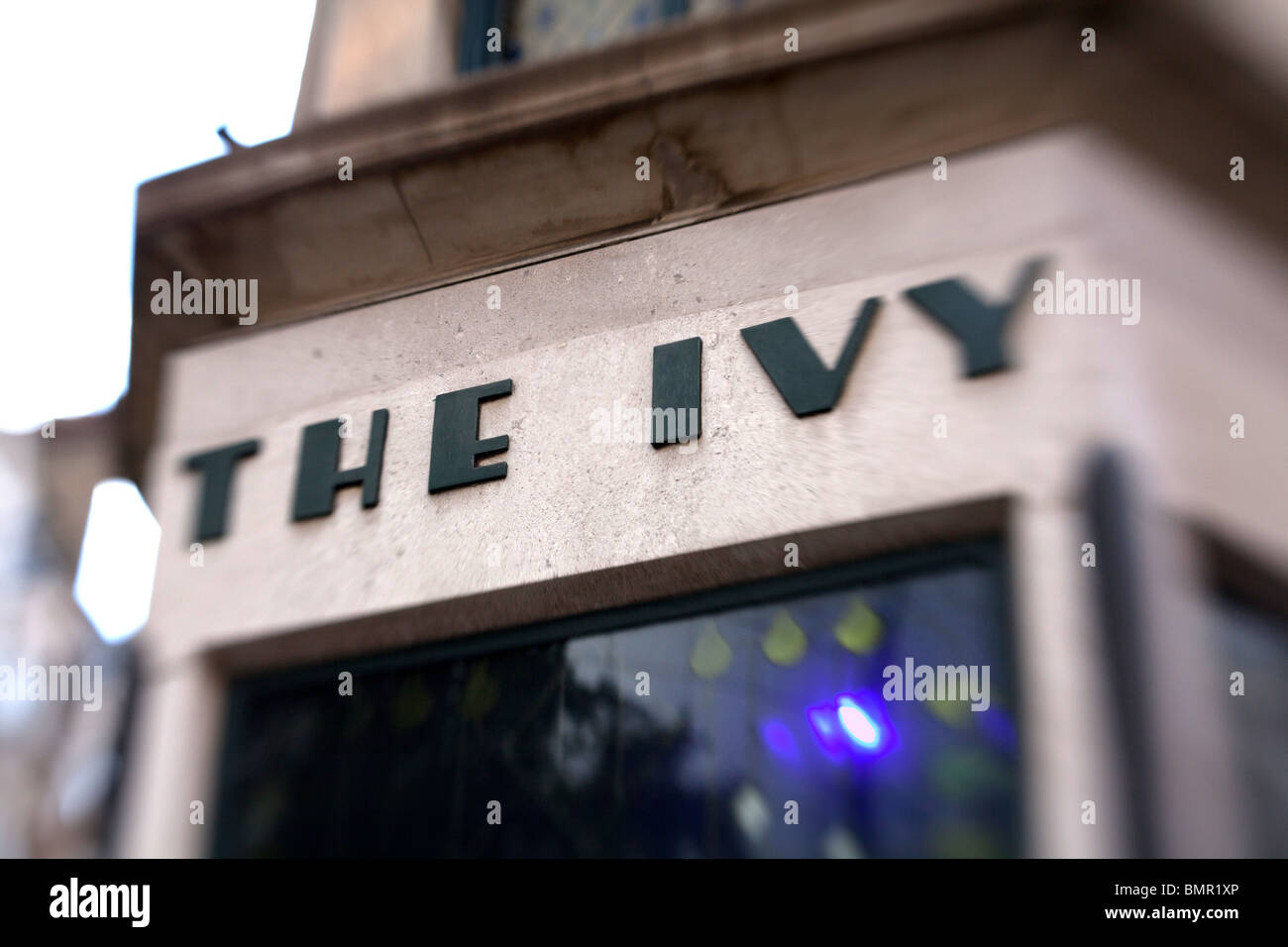 Zeichen des berühmten Restaurants, The Ivy in London, England. Stockfoto