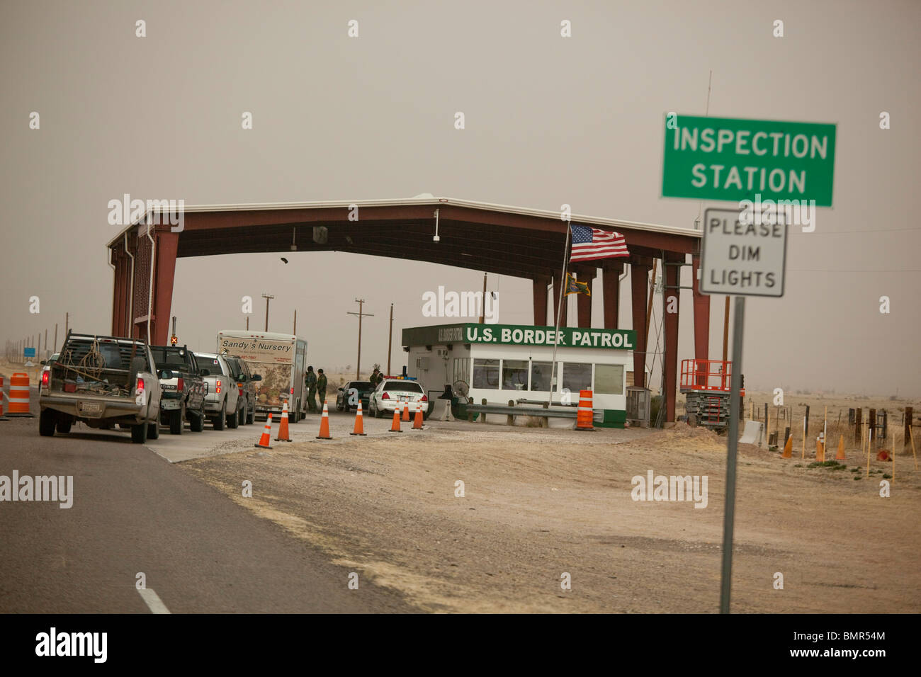 Die isolierten United State Border Patrol-Prüfstation auf Highway 87 zwischen der Grenze Stadt des Presidio und Marfa Texas Stockfoto