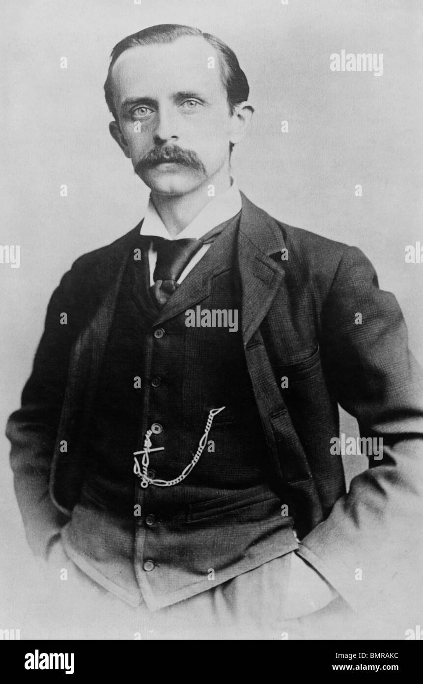 Portrait-Foto um 1900 der schottischen Autor und Dramatiker J M (James Matthew) Barrie (1860-1937) - Schöpfer von Peter Pan. Stockfoto
