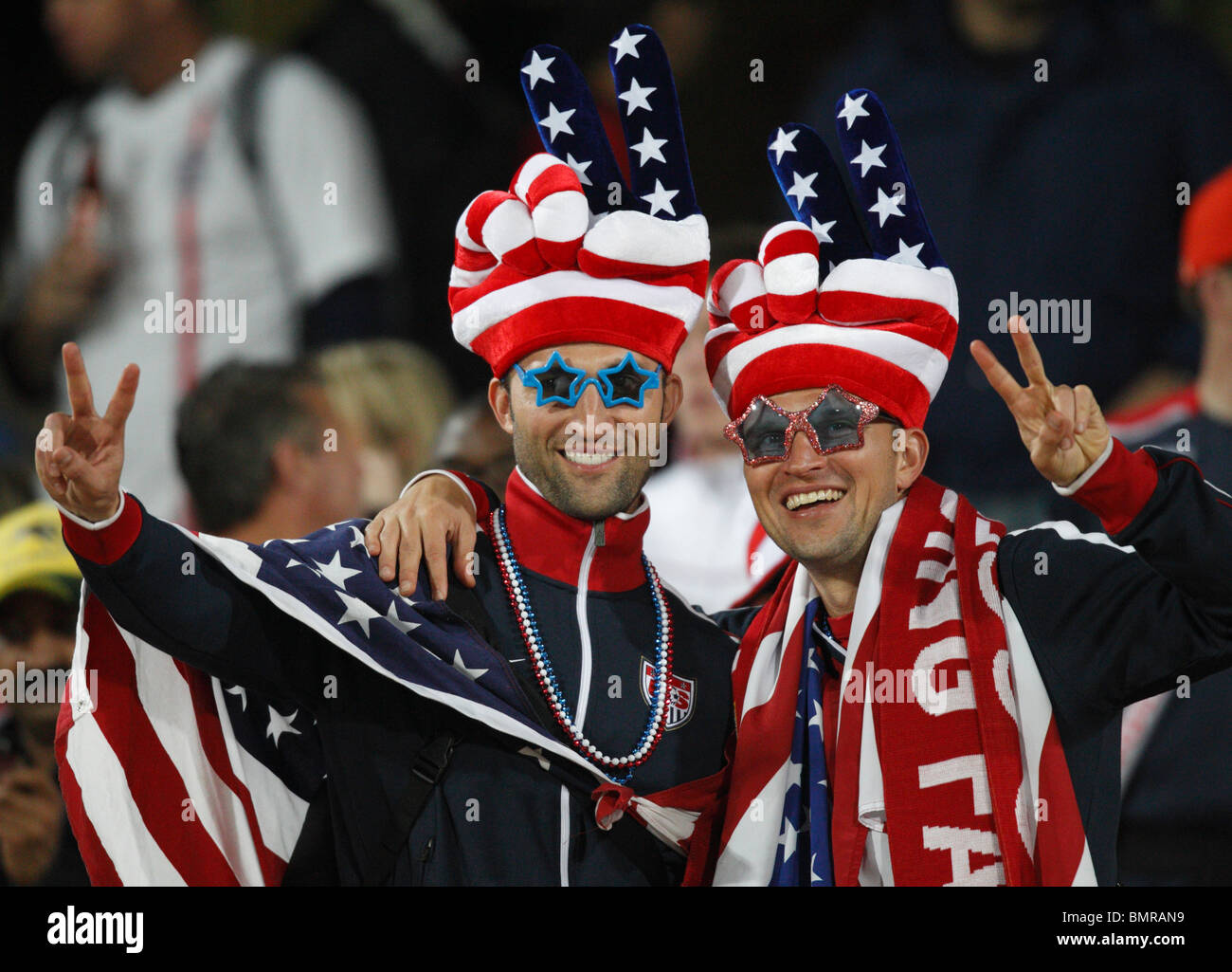 USA-Fans vor einem 2010 FIFA World Cup Fußball gesehen passen zwischen den USA und England 12. Juni 2010. Stockfoto