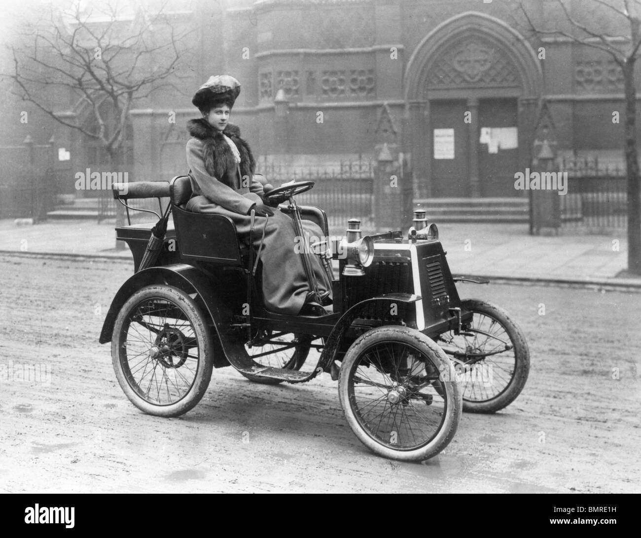 1901 Renault mit Dame Fahrer Stockfoto