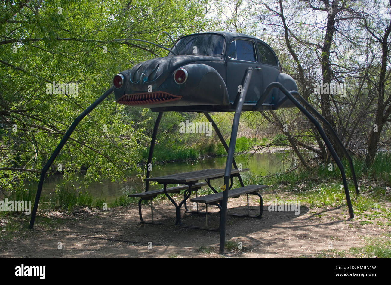 Der Swetsville Zoo in Fort Collins, Colorado, zeigt skurrile Metallskulpturen von Bill Swets, die Kunst, Kreativität und Outdoor-Spaß miteinander verbinden. Stockfoto